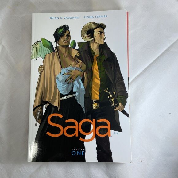 Saga Books 1 - 4 Brian K. Vaughan Fiona Staples Graphic Novel Comic - Picture 6 of 16
